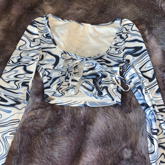 NEVER WORN BRAND NEW Long sleeve crop top shirt,in perfect condition - Picture 2 of 3
